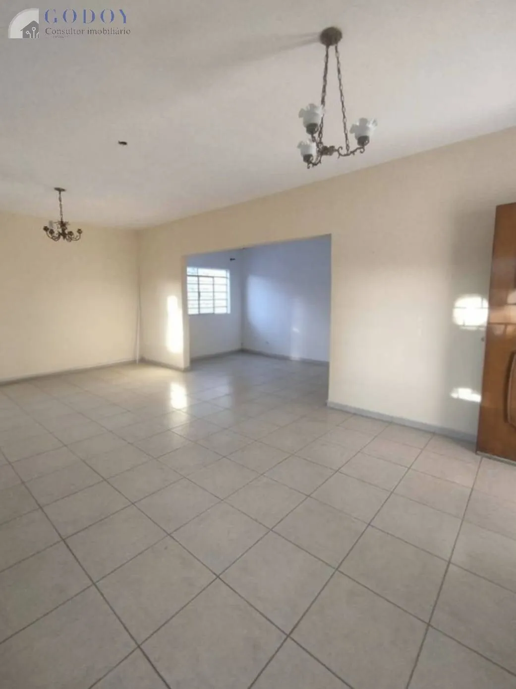 Imagem Casa ampla com 4 quartos, suíte, rancho e garagem em ótima localização