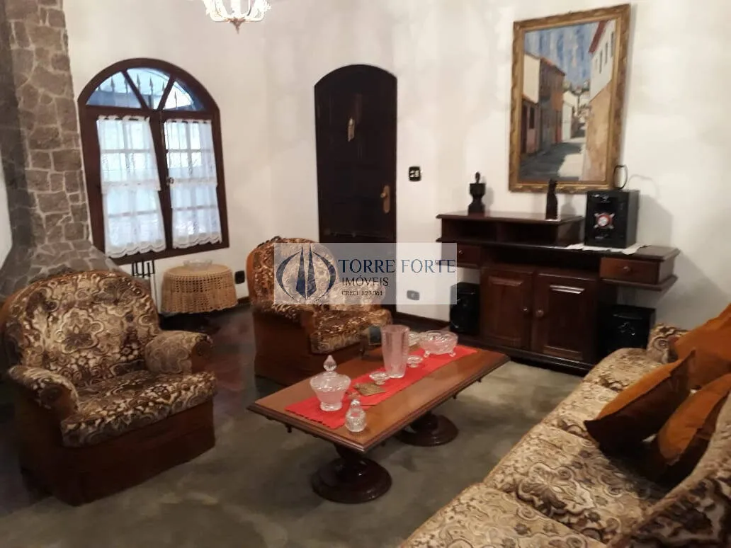 Imagem Casa espaçosa, com 380 m², 3 dormitórios sendo 1 suíte 4 banheiros, 2 vagas