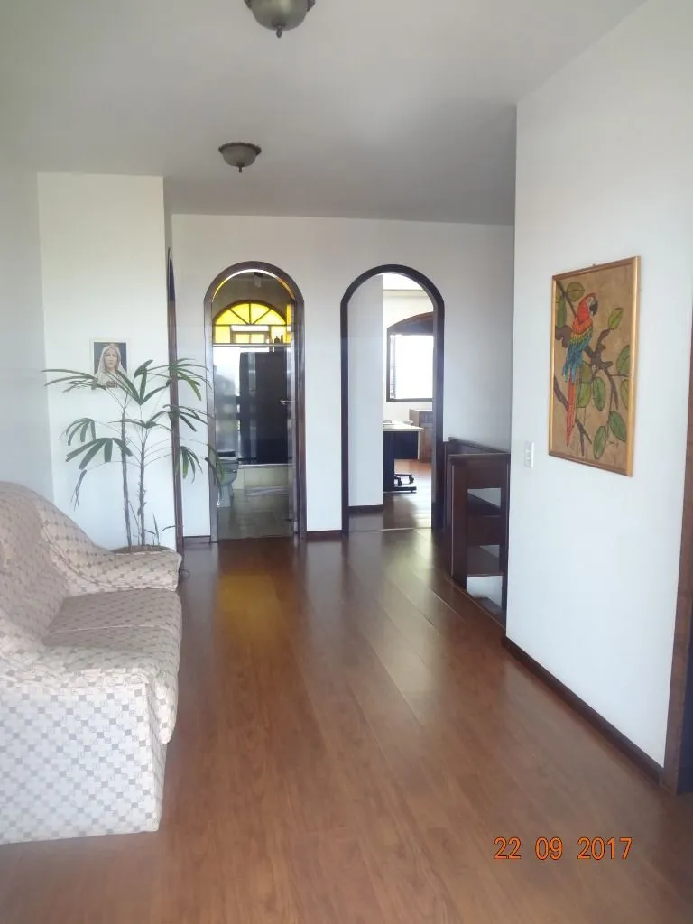 Imagem Casa para Venda - 365m², 4 dormitórios, sendo 2 suites, 6 vagas - Nonoai