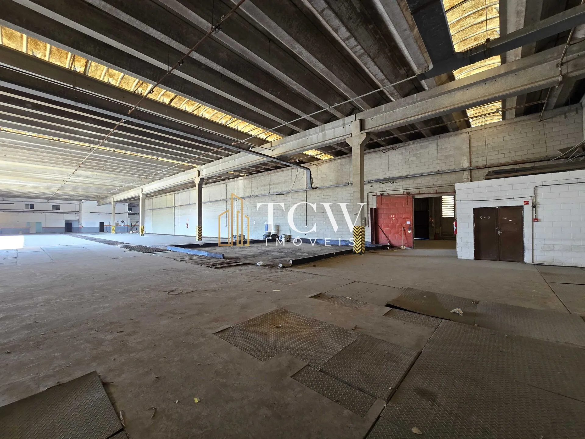 Imagem Galpão Industrial à Venda em Guarulhos | 2.564 m² | Terreno 11.400 m² | ZAE-2