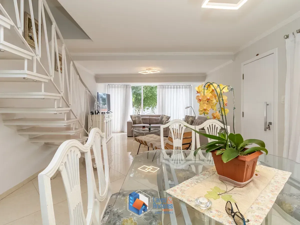 Imagem Casa para venda em Água Fria com 4 quartos, sendo 3 suítes, 243m²