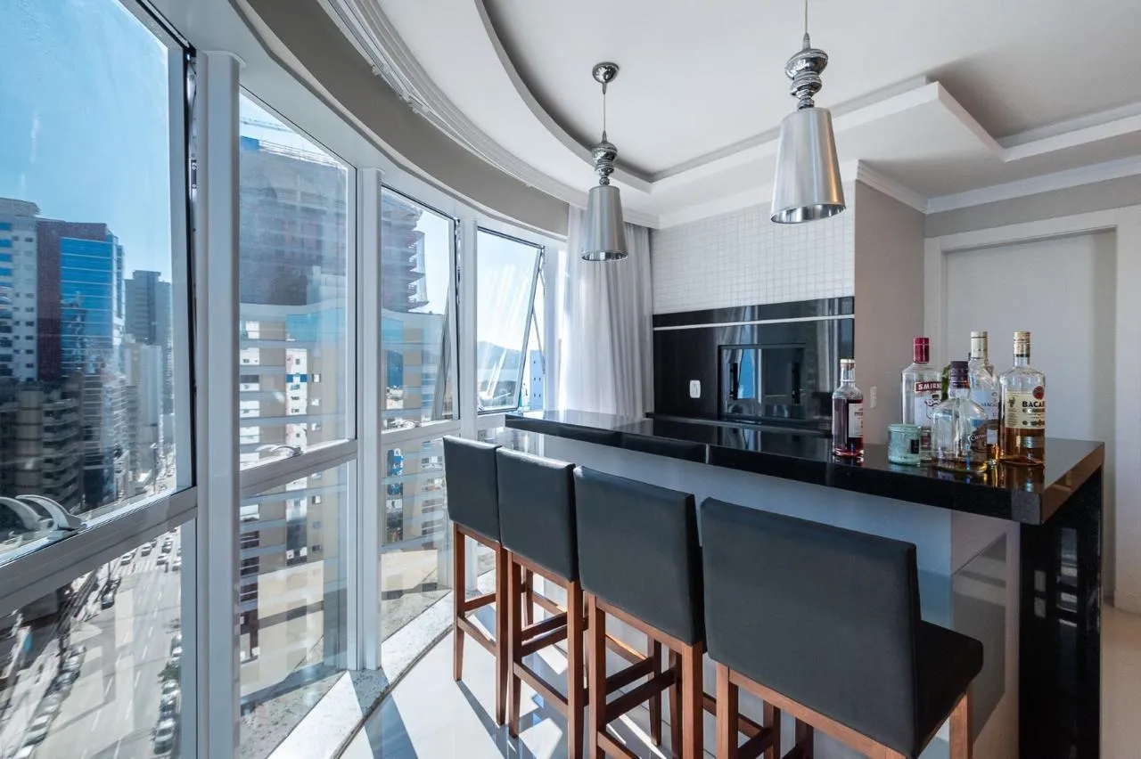Imagem Apartamento com vista para o mar à venda com 202m2 por R$ 3.900.000,00