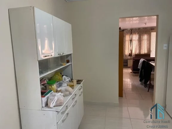 Imagem (PERMUTA) Casa térrea, 03 quartos c/suíte, parte podendo ser utilizado como Barracão, no Capão Raso em Curitiba PR