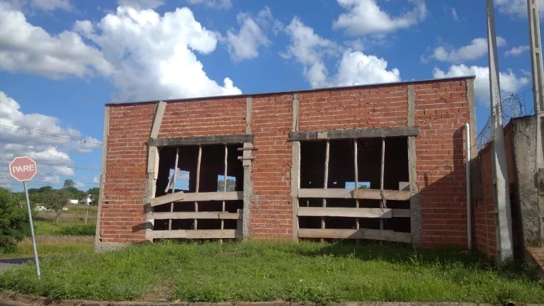 Imagem Excelente oportunidade de imóvel comercial disponível! Este barracão conta com uma sala ampla, pe...