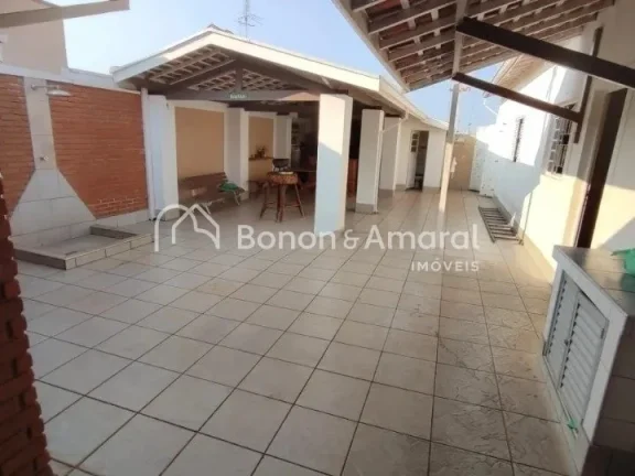 Imagem Excelente casa à venda no bairro Taquaral, a poucos minutos da Lagoa do Taquaral. A residência dis...
