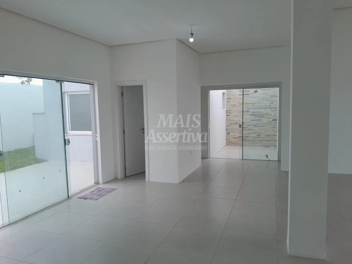 Imagem Excelente casa a venda localizada no centro de Tramandaí/RS - 2 dormitórios