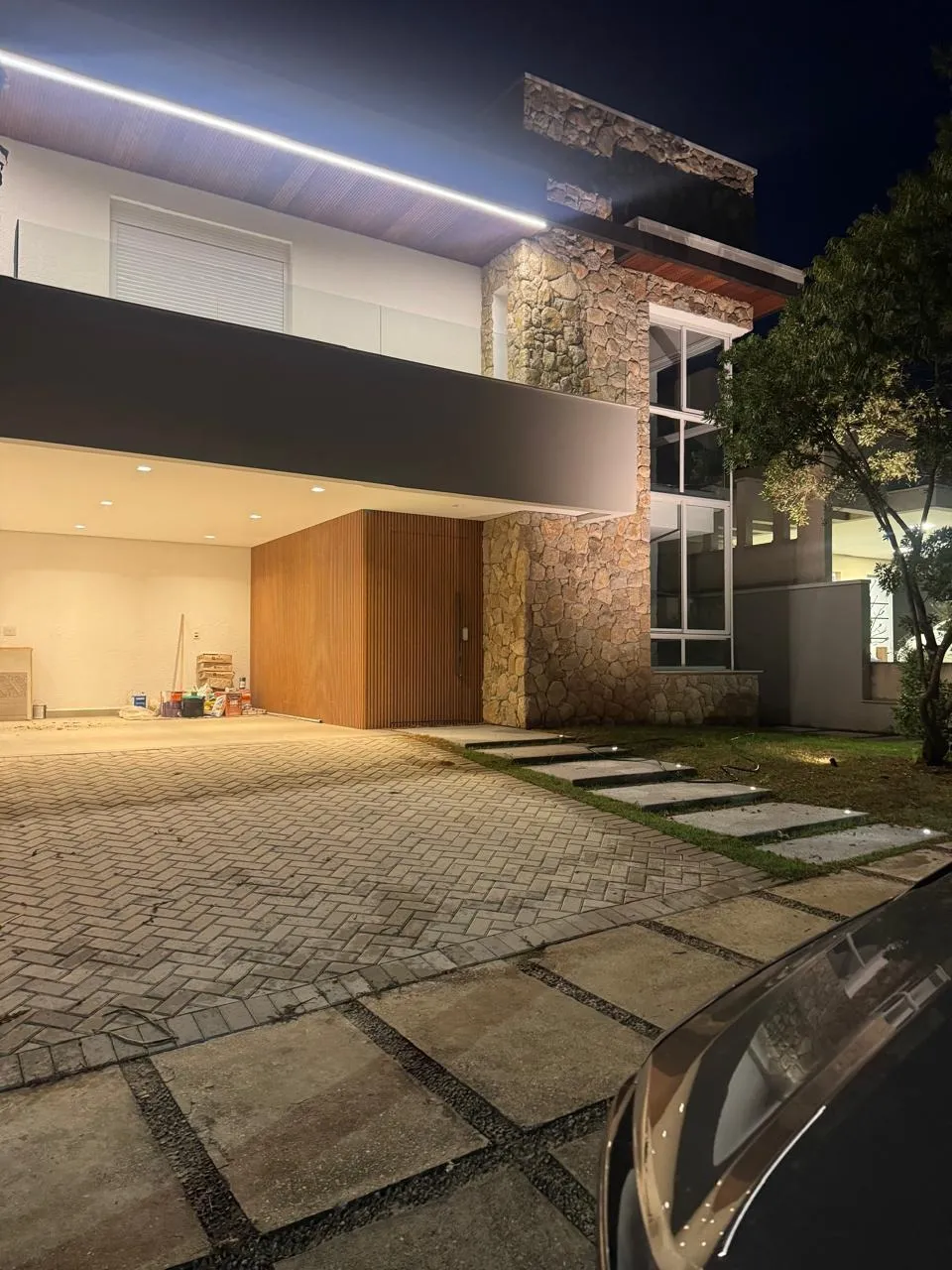 Imagem Sobrado de alto padrão à venda no Condomínio Mont Blanc, Sorocaba, com 3 suítes, piscina e 280 m²