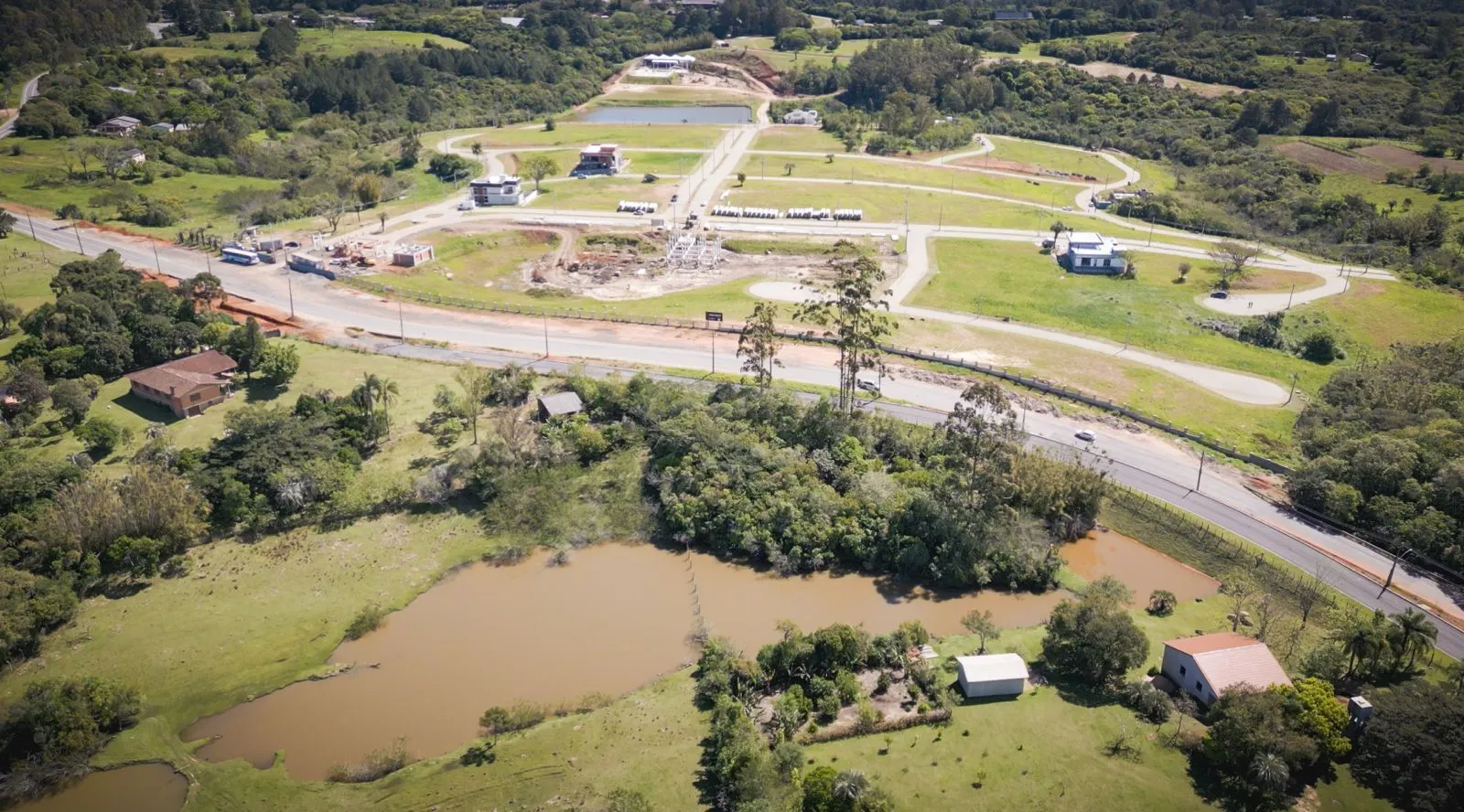 Imagem Terreno à venda em Viamão, Lomba do Pinheiro, 2099m2