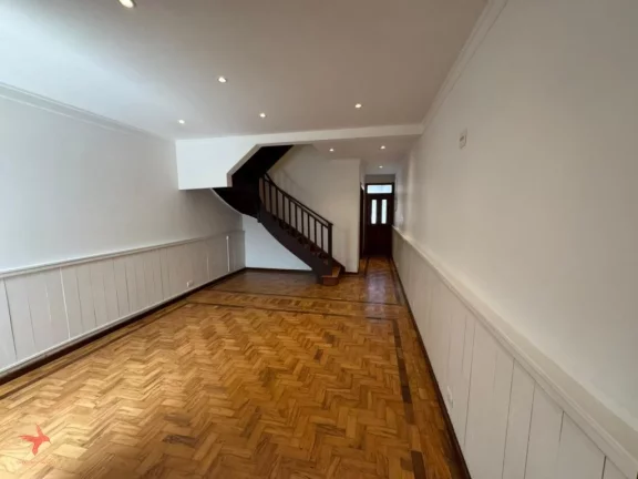 Imagem Casa comercial para locação em São Paulo-SP, bairro Pinheiros: 2 quartos, 2 salas, 2 banheiros, 1 vaga, 110m². Confira!