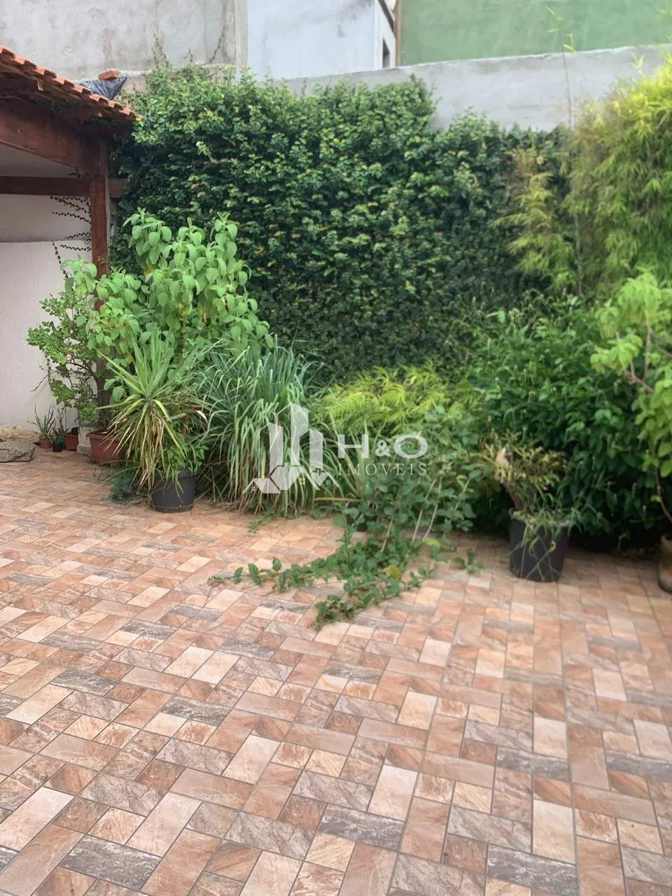 Imagem Sobrado à venda no bairro Jacuí com 100m², 3 dormitórios, quintal e 4 vagas de garagem