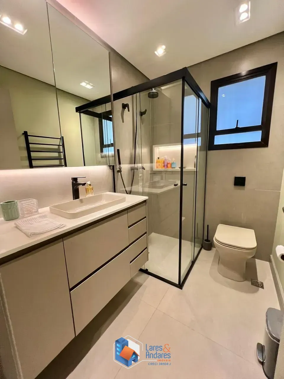 Imagem Apartamento para venda em Parque São Domingos com 3 quartos, sendo 1 suíte, 174m²