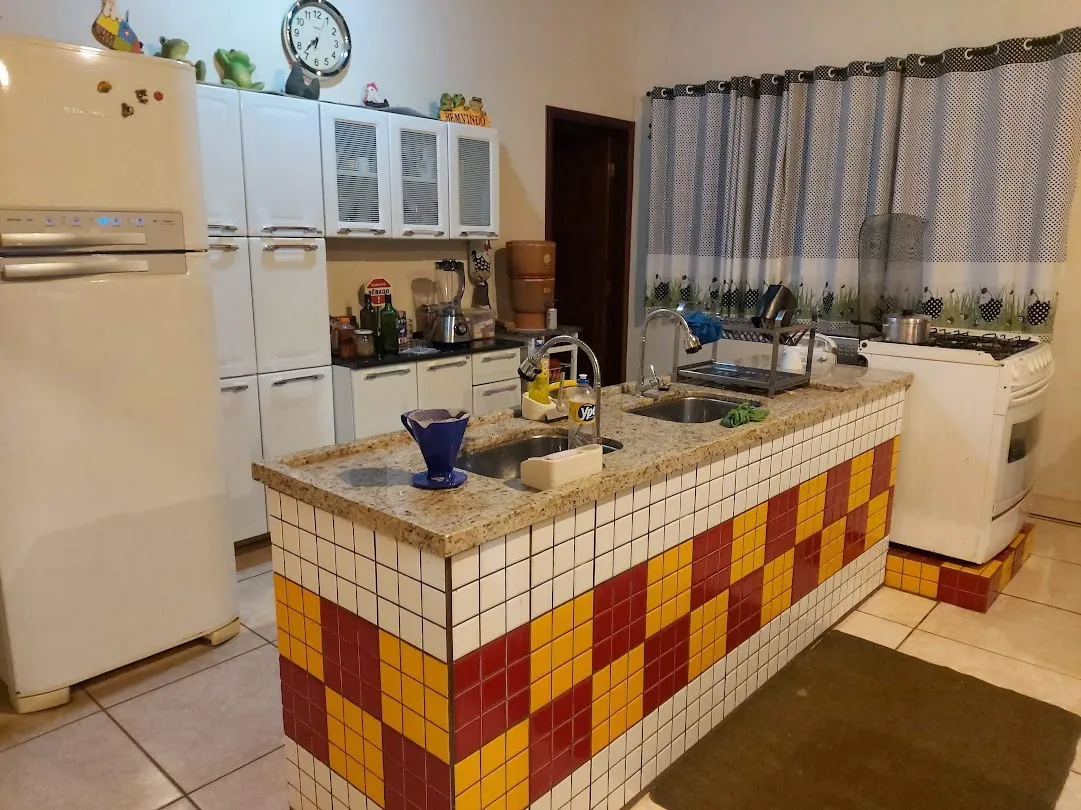 Imagem Chácara à Venda em Paranapanema com 120m², Pomar Variado e Rio nos Fundos