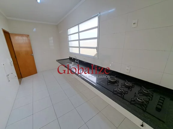 Imagem Casa Sobreposta Baixa à Venda com 3 quartos, 2 vagas, piscina, churrasqueira por R$1.150.000,00 no Boqueirão em Santos