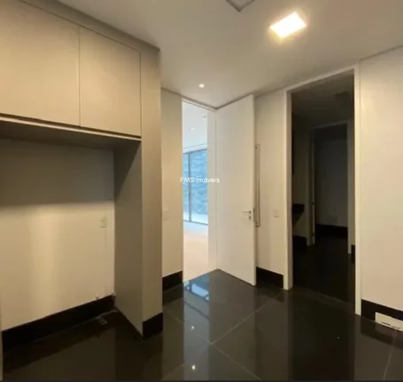 Imagem Casa de luxo no bairro Planalto Paulista, São Paulo-SP: 3 quartos, 3 suítes, 4 salas, 5 banheiros, 5 vagas de garagem - 779m².