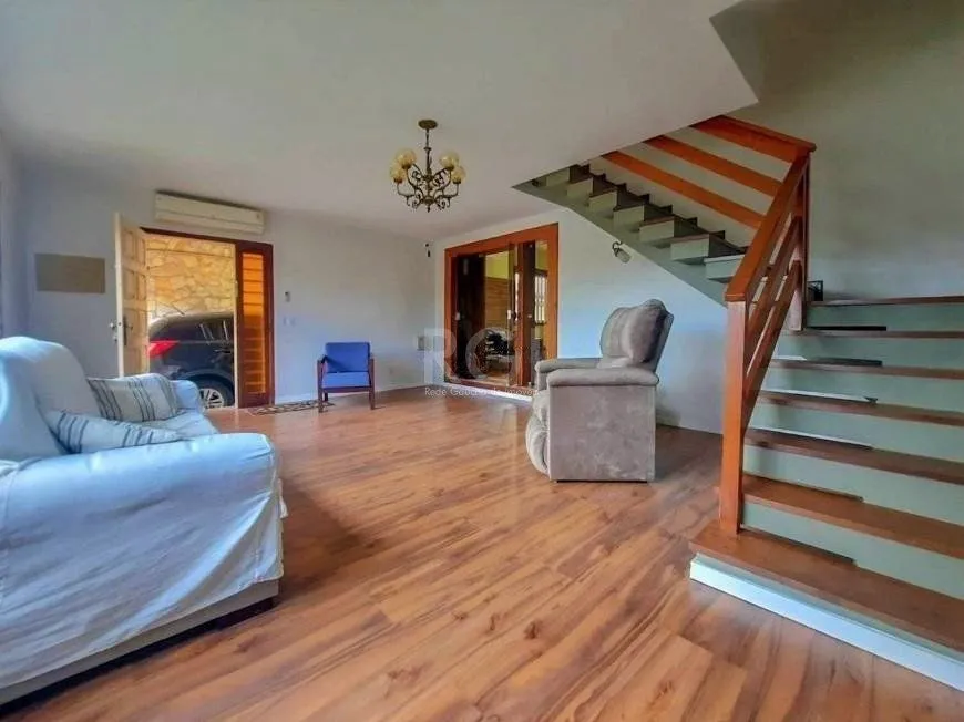 Imagem Excelente casa com 3 dormitórios e 3 vagas de garagem