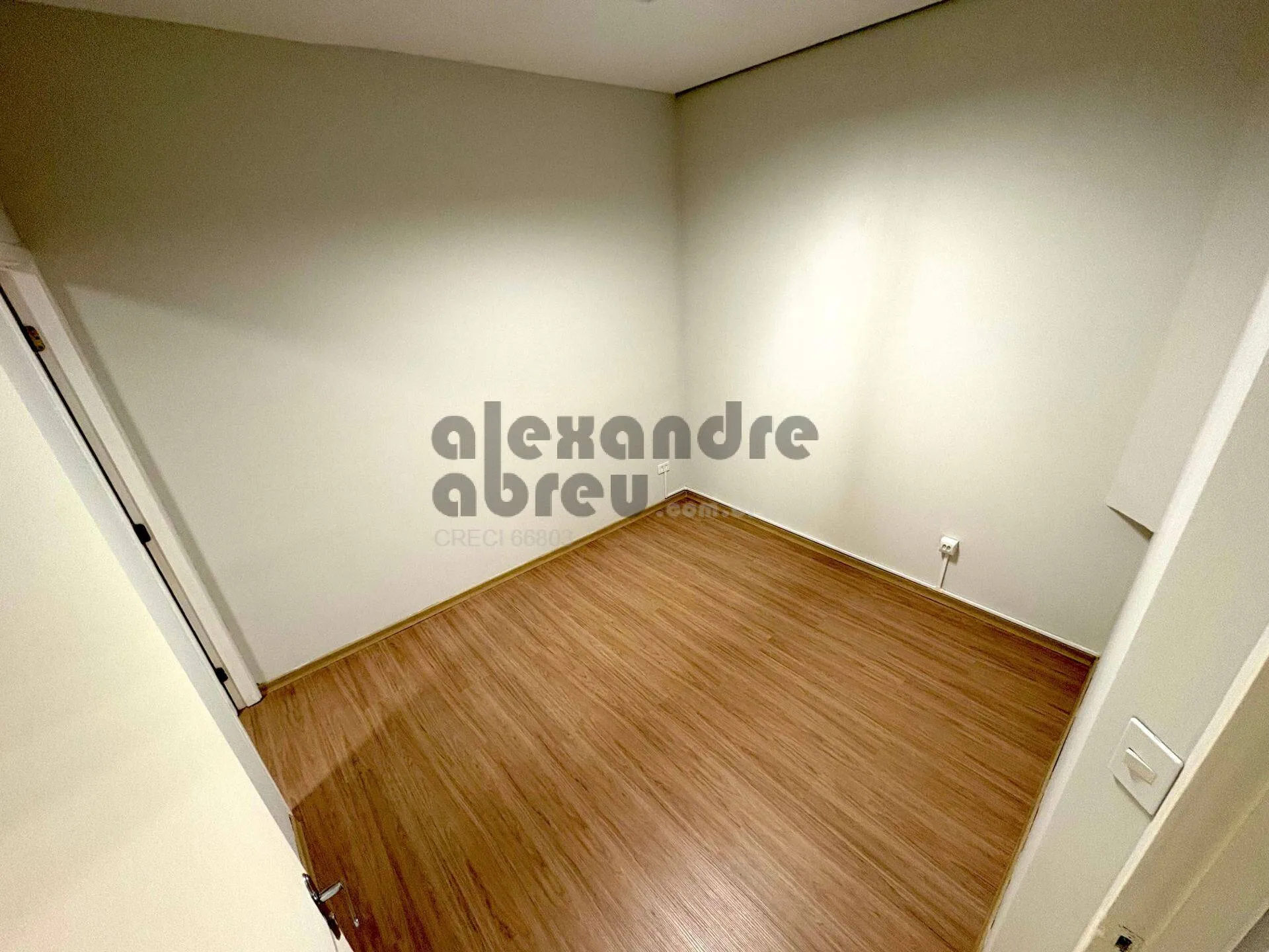 Imagem Aluga-se escritório comercial de 30 m² com 2 salas em Edifício no Morumbi