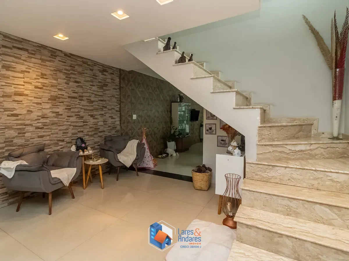 Imagem Sobrado para venda em Jaraguá com 3 quartos, sendo 3 suítes, 335m²