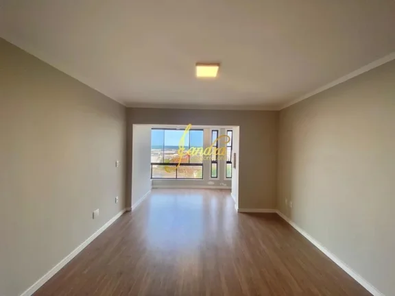 Imagem Apartamento com três dormitorios com box e reformado