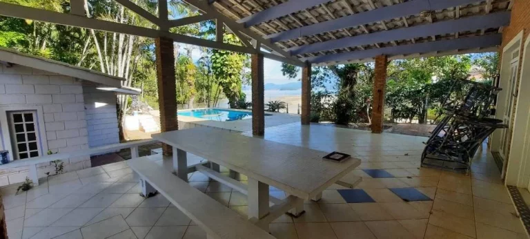 Imagem Casa a beira mar na praia da Tabatinga - Caraguatatuba