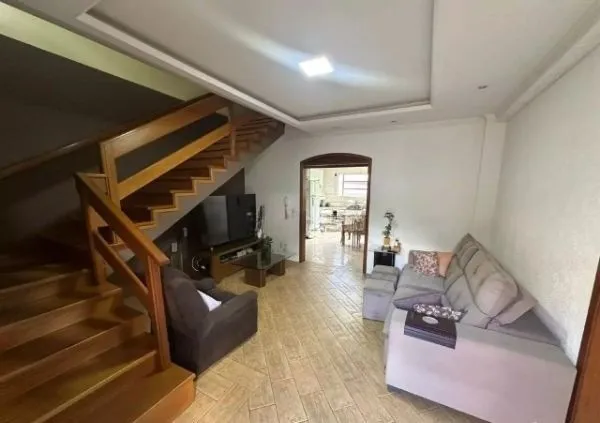 Imagem Ótima casa no bairro Jardim Lindóia, com 4 quartos, pátio amplo e área com churrasqueira