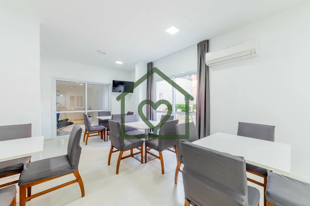 Imagem Apartamento à venda no bairro Azenha, totalmente mobiliado, com 56 m2 de área privativa em andar i...