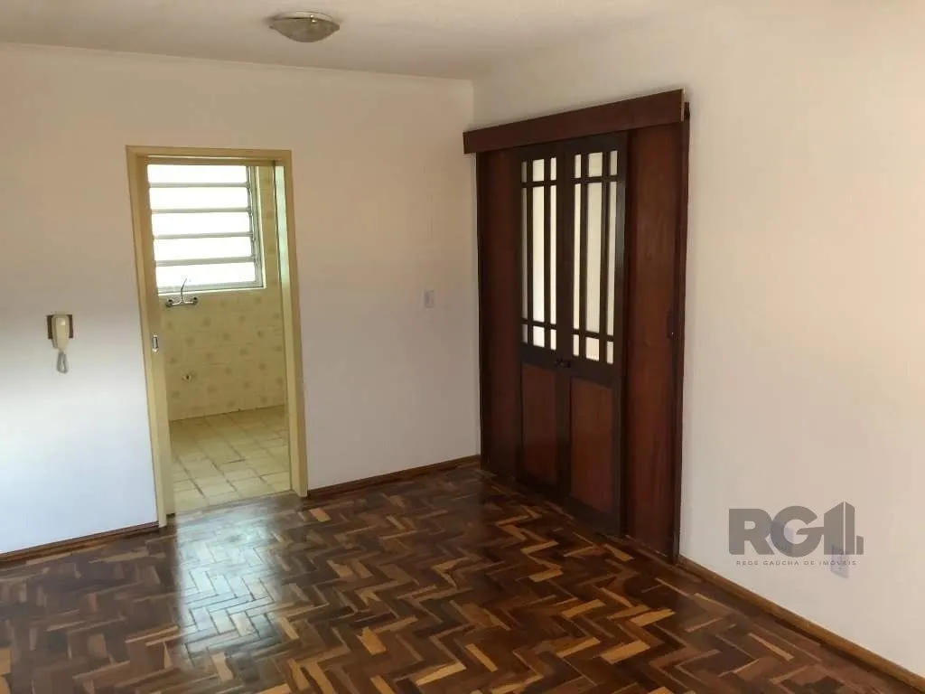 Imagem Apartamento no Passo D'areia de 2 dormitórios e vaga desocupado