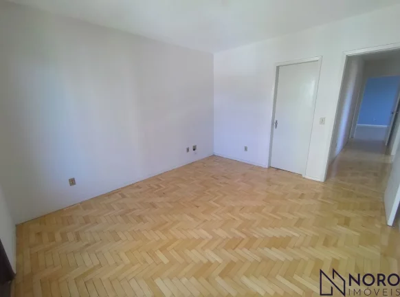 Imagem Apartamento Espaçoso e Ensolarado com 3 Dormitórios (1 suite) e Garagem no Bairr
