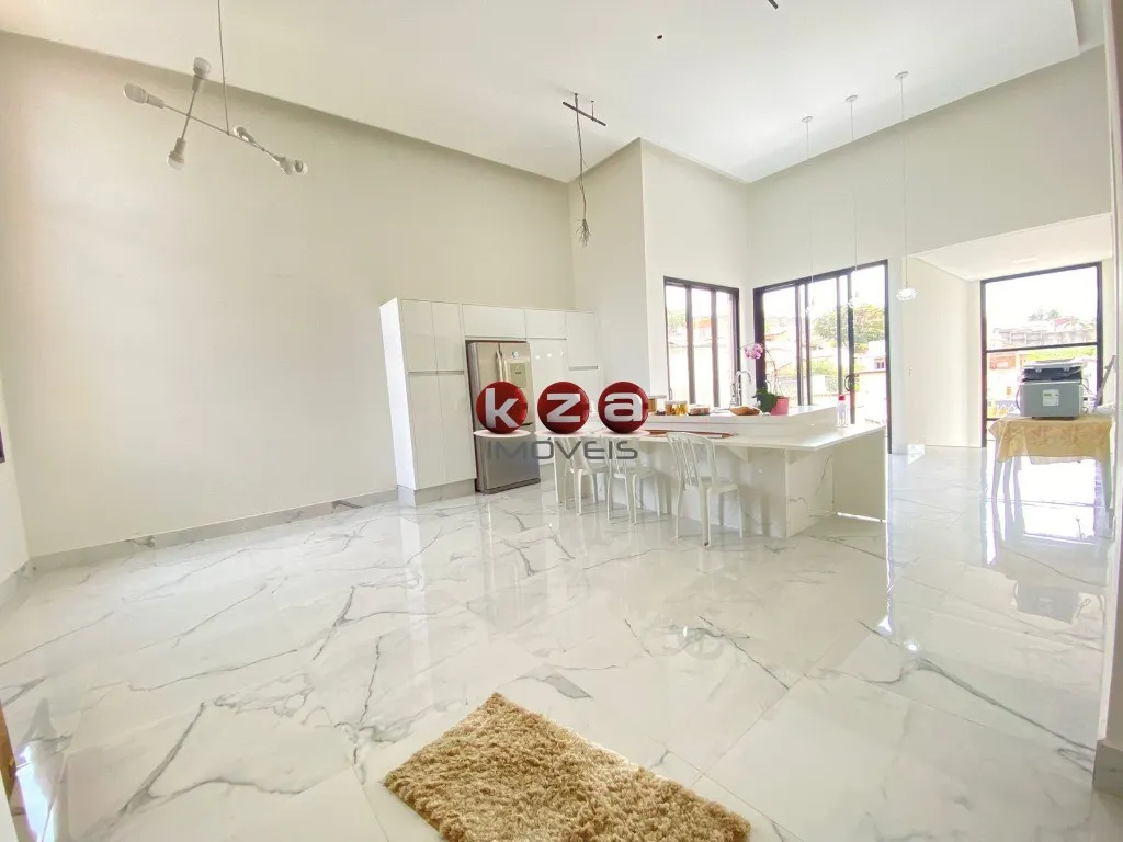 Imagem Casa em condomínio de alto padrão em Valinhos-SP, 3 quartos, 1 suíte, 2 salas, 4 banheiros, 2 vagas de garagem, 244m²