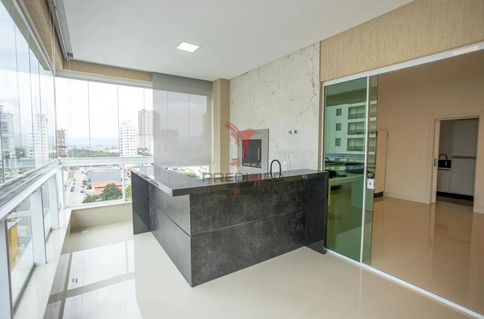 Imagem Edifício Magestic: Amplitude e Exclusividade na Meia Praia