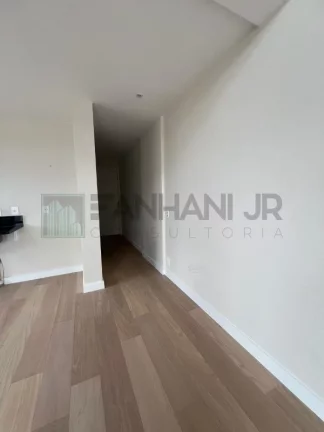 Imagem Venha conhecer essa penthouse totalmente reformada e nunca habitada nos Jardins! Com 2 quartos, sendo 2 suítes, e um total de 3 banheiros, este imóv