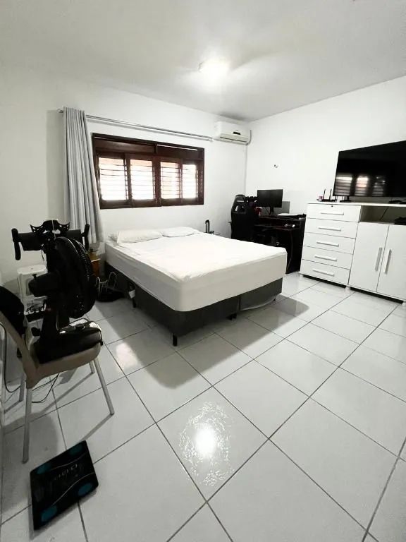 Imagem Casa duplex ampla no Bairro dos Estados, com 7 quartos, 4 suítes, varandas, terraço e excelente localização em João Pessoa.