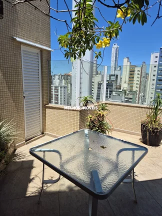 Imagem Cobertura Duplex á venda com 4 suítes, piscina privativa e 4 vagas localizada no centro de Balneário Camboriú.