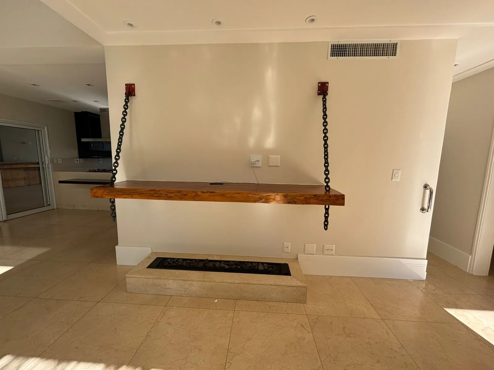 Imagem Casa de alto padrão à venda no Lago Azul Golf Club, com 4 suítes, piscina aquecida e 640 m² construídos