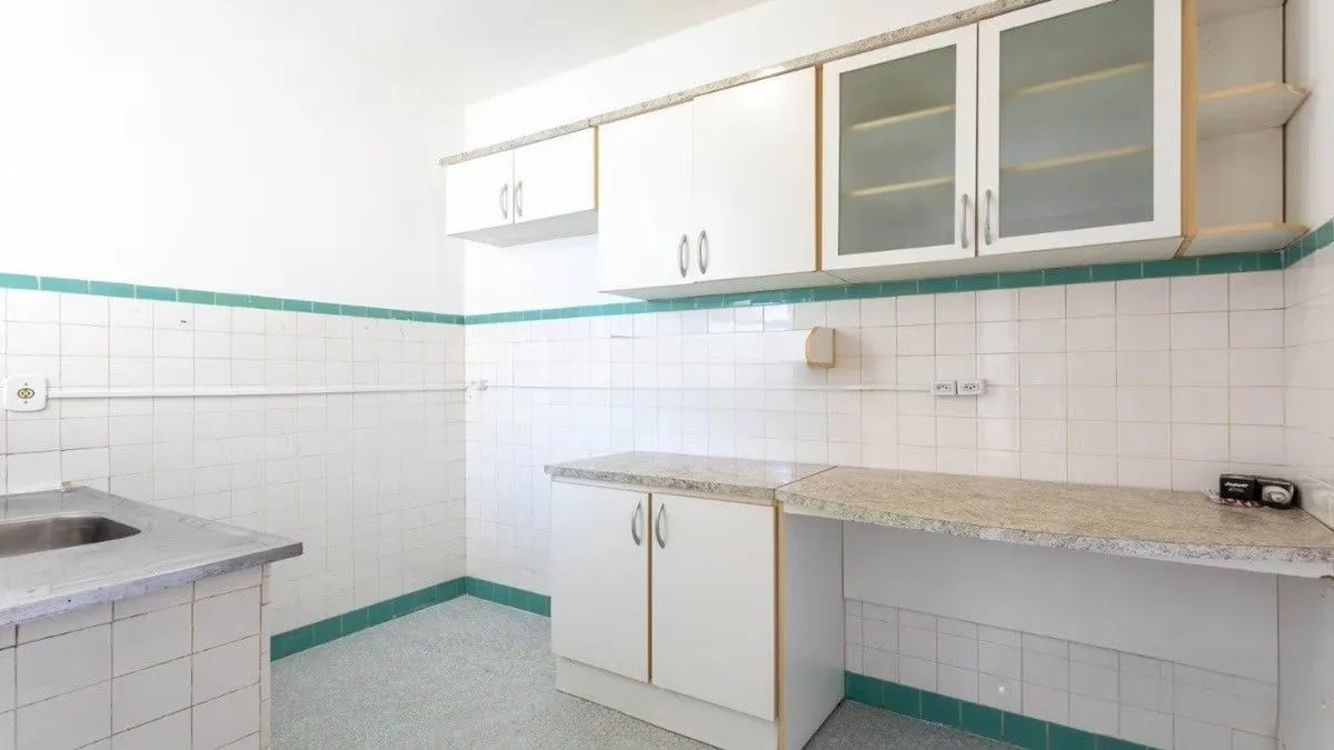Imagem Apartamento de 1 quarto à venda no Edifício Britânia na Avenida Independência em Porto Alegre - 45,24 m² Privativos e Portaria 24h