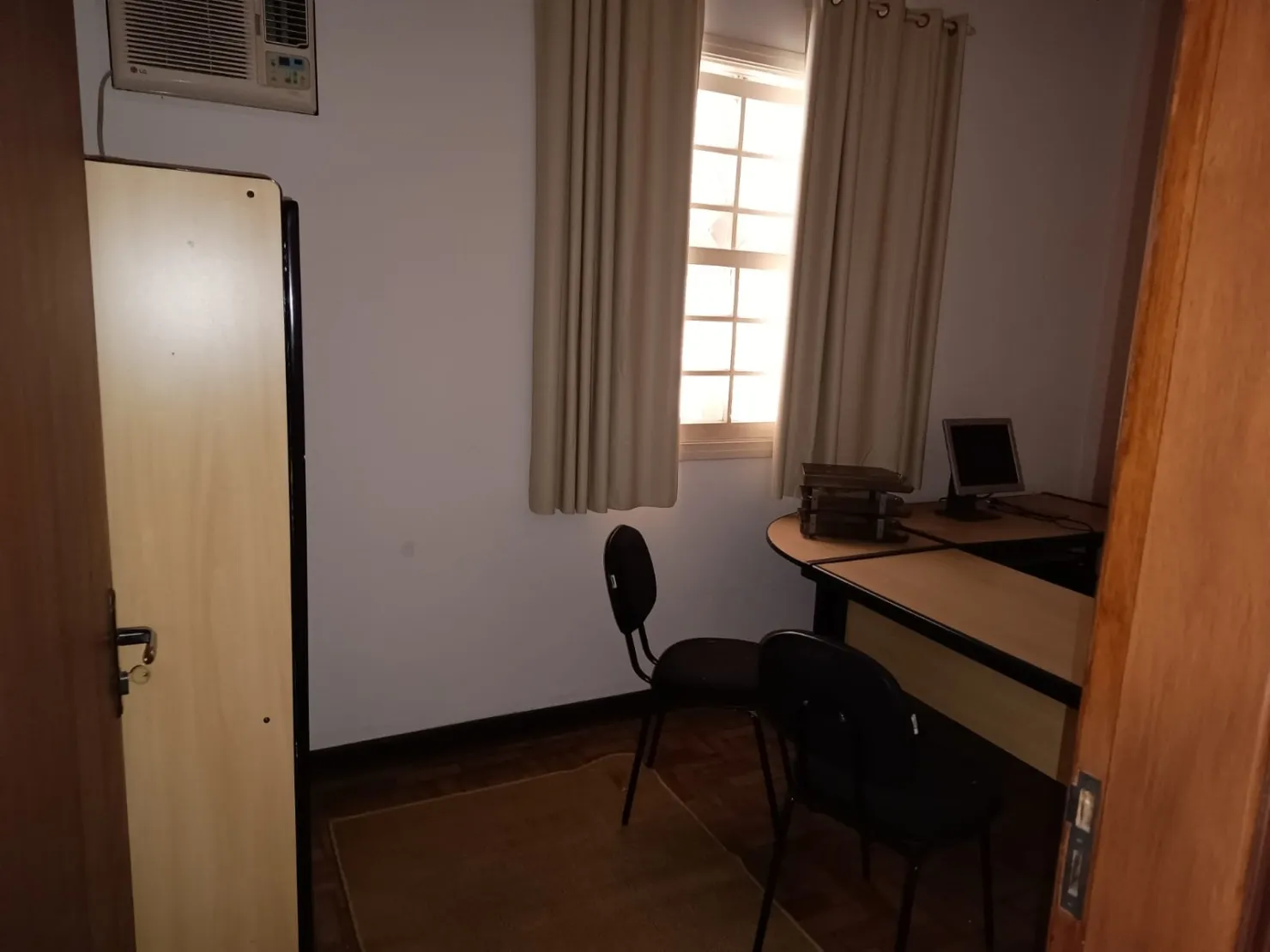 Imagem Comercial para Locação 210M², Centro, Taubaté - SP