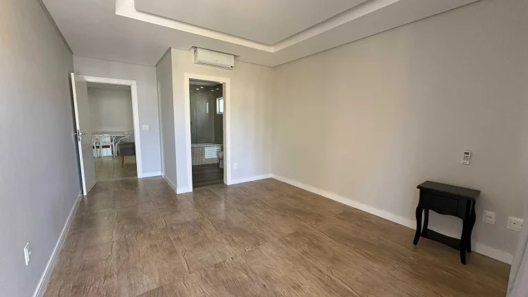 Imagem Casa mobiliada no Condomínio Caledônia com 4 dormitórios sendo 3 suítes e 4 vagas em Camboriú