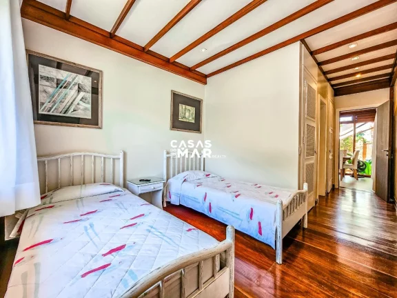 Imagem Casa de Luxo à Beira Mar em Angra dos Reis: 6 Suítes, 7 Salas, 950m² - Piscina, Churrasqueira e Deck Privativo