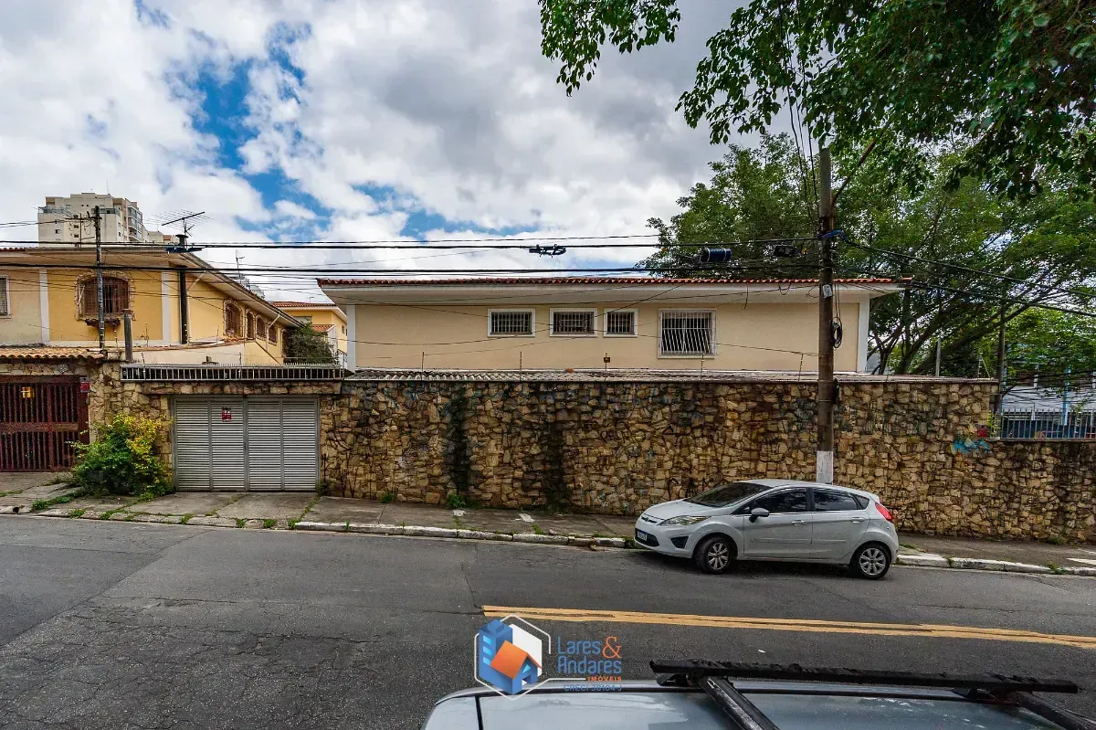Imagem Sobrado para venda em Vila Firmiano Pinto com 3 quartos, sendo 1 suíte, 240m²