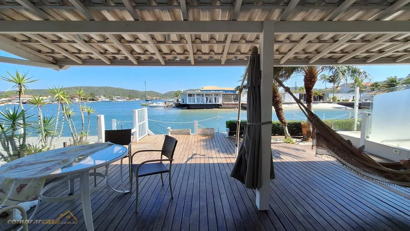 Imagem Casa em Condomínio para Venda em Cabo Frio / RJ no bairro Ogiva