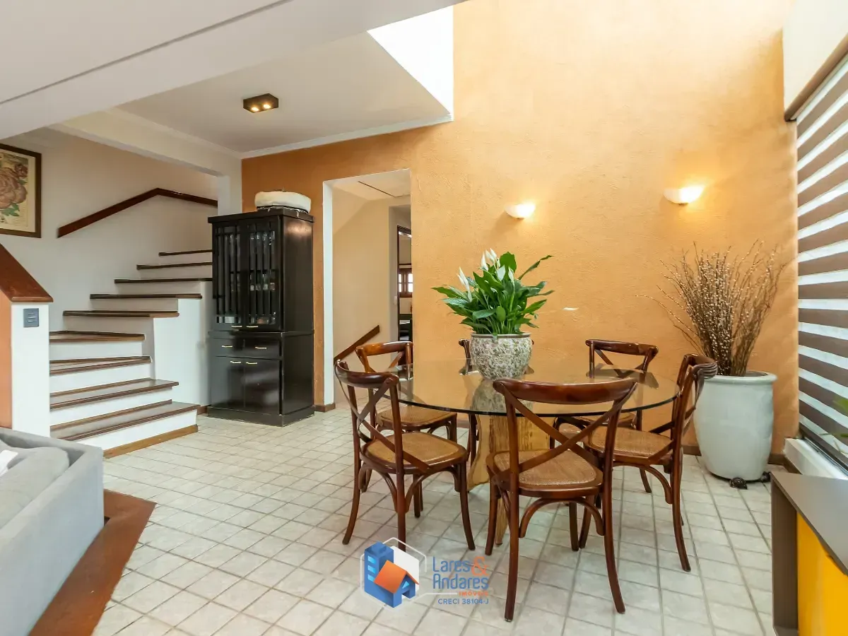 Imagem Sobrado para venda em Saúde com 4 quartos, sendo 4 suítes, 220m²