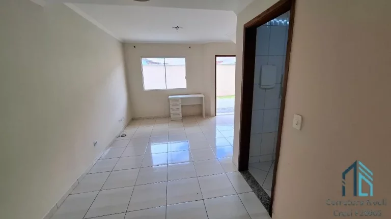 Imagem Sobrado em condomínio fechado 03 quartos c/suíte, desocupado no Uberaba em Curitiba PR