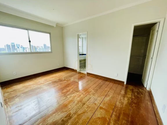 Imagem Bem localizado esse apartamento com três suítes e varandão a venda no Itaigara