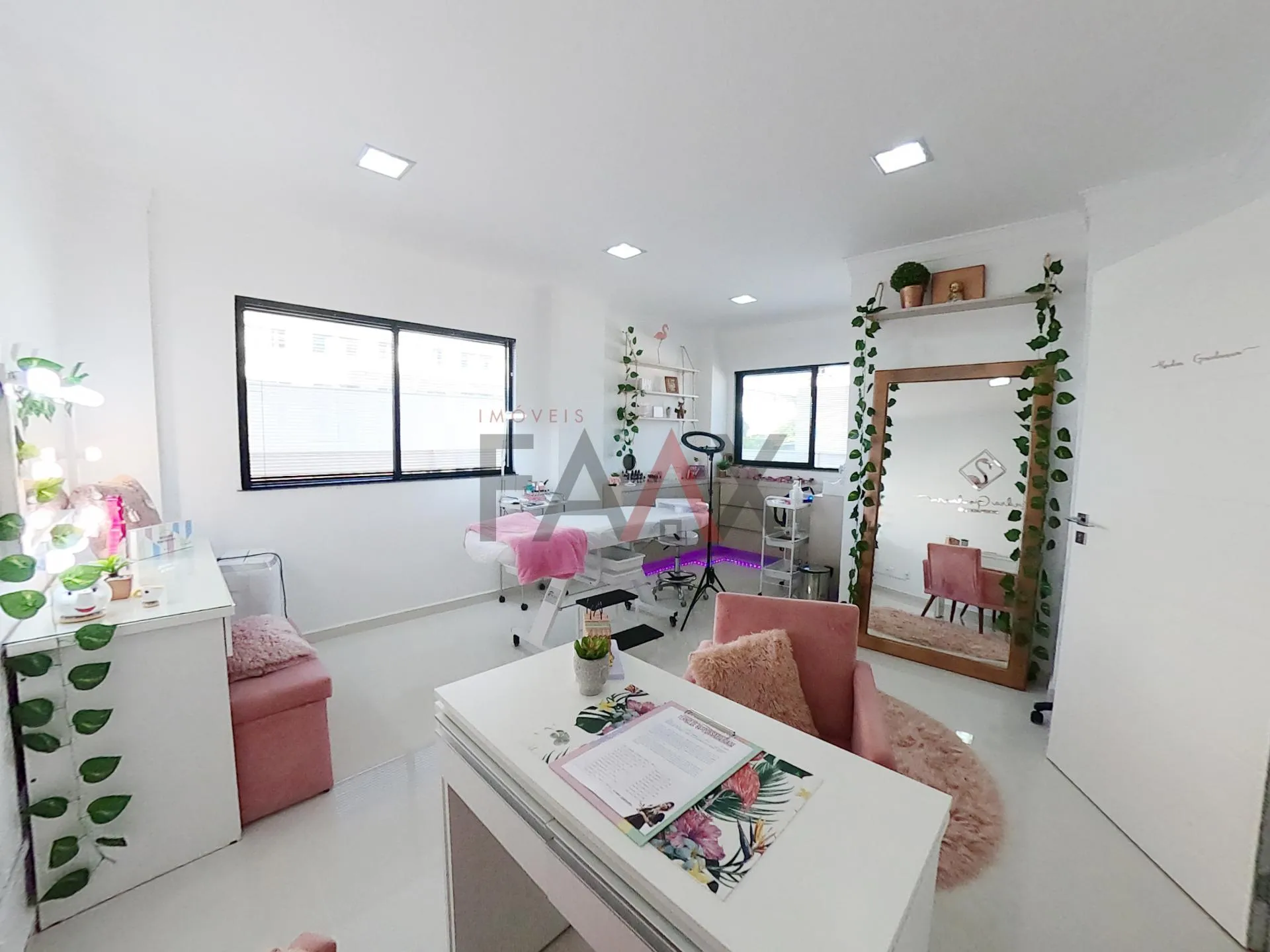 Imagem Sala Comercial no centro próximo do Hospital Santa Tereza e de Igrejas e comerci