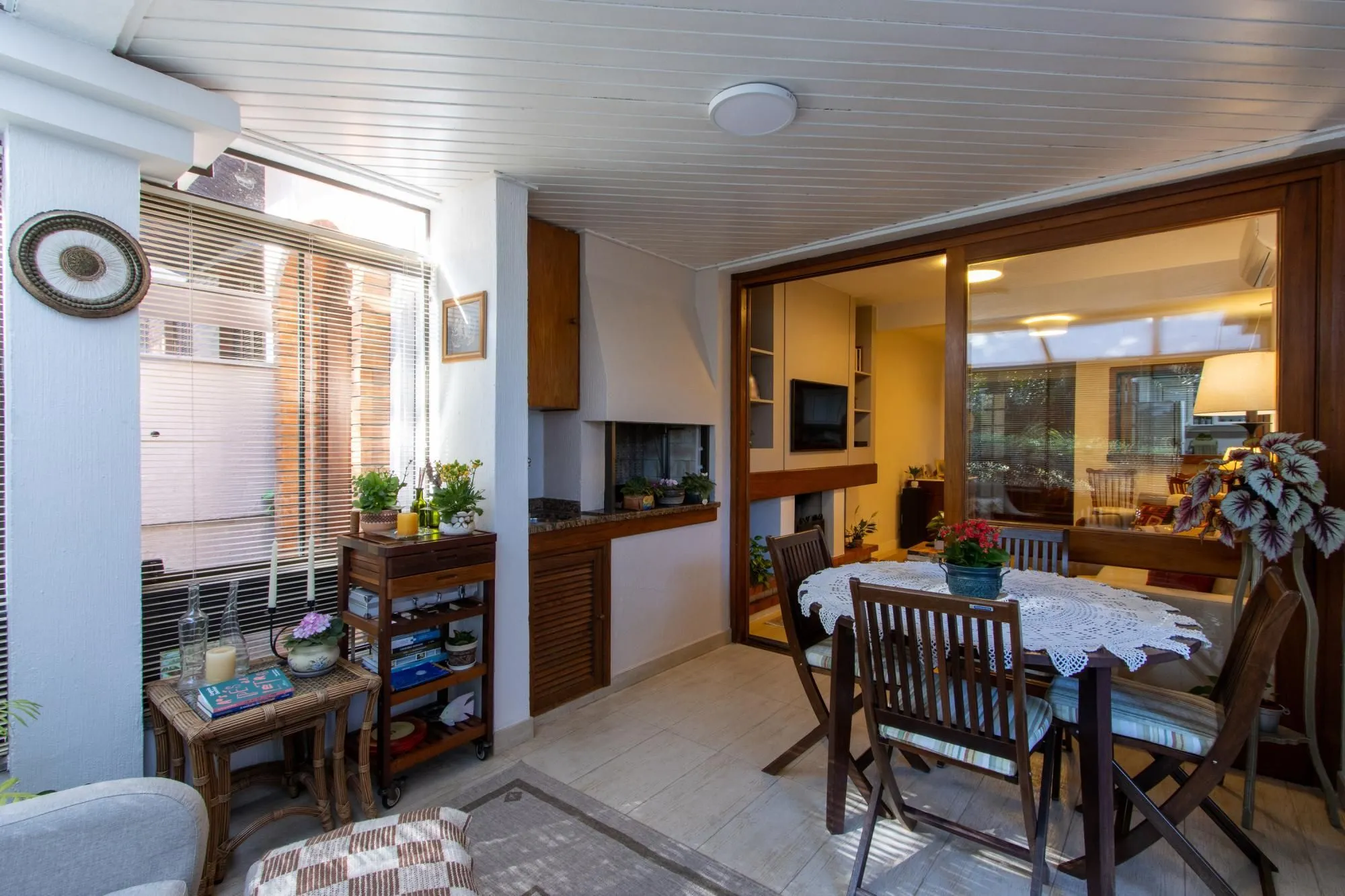 Imagem Apartamento de 4 dormitórios, 1 suíte e 2 vagas escrituradas - Bairro Ipanema.