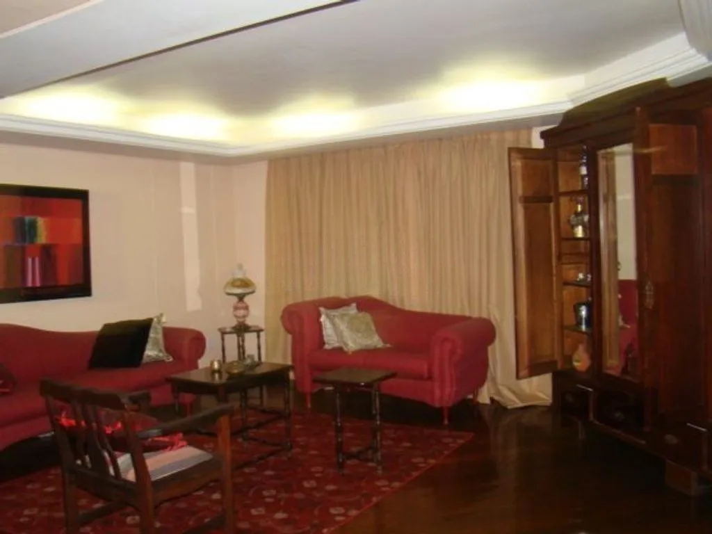 Imagem Casa de 370m² - 4 dormitórios, 2 suítes e 4 vagas de garagem no bairro Espírito Santo