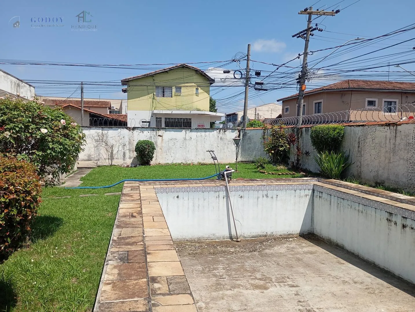 Imagem Grande Oportunidade! Casa Ampla com Piscina e Excelente Localização