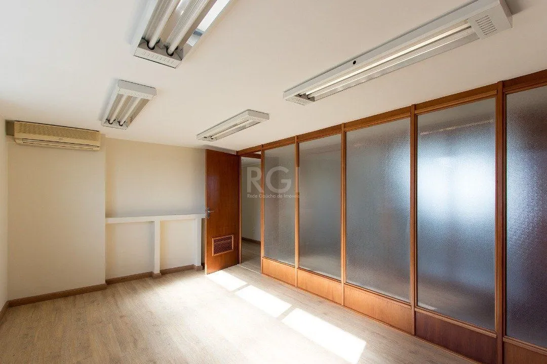 Imagem Cobertura Comercial para Venda - 225,39m², 0 dormitórios, 3 vagas - Bela Vista