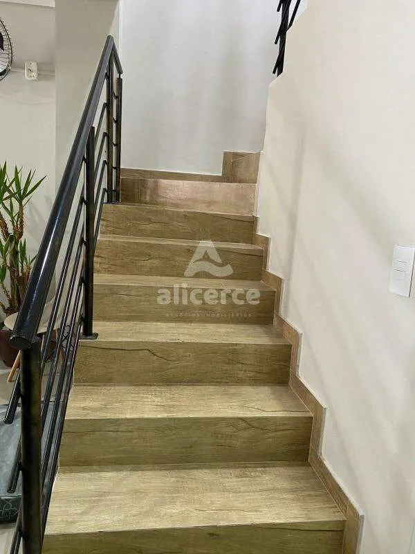 Imagem Sobrado à venda com 2 quartos 2 suítes, 85m² em Serraria São José