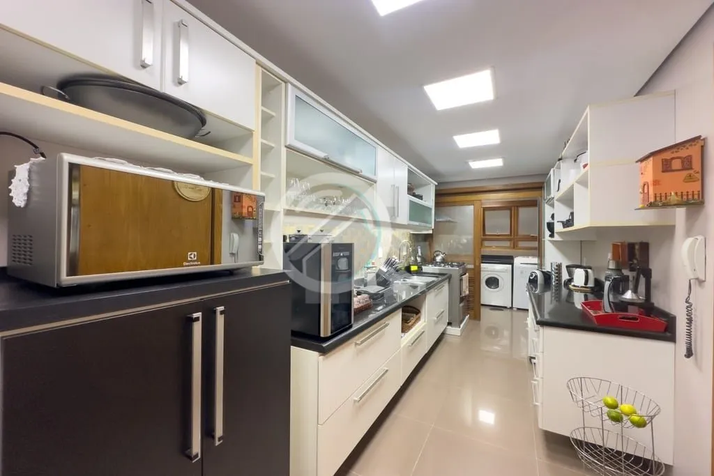 Imagem Apartamento porteira fechada com 3 dormitórios em edifício nobre no coração do Bairro Menino Deu...