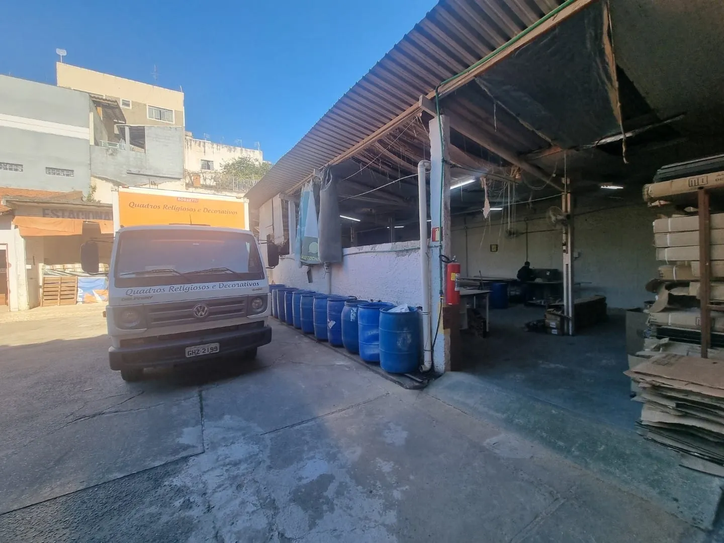 Imagem Galpão Comercial de Esquina em Localização Estratégica